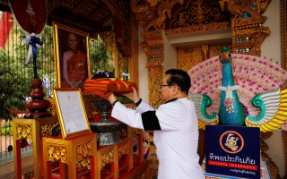 สมเด็จพระอริยวงศาคตญาณ สมเด็จพระสังฆราช สกลมหาสังฆปริณายก โปรดประทานผ้าพระกฐิน