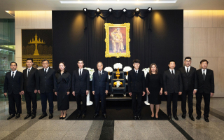 บีเคไอ โฮลดิ้งส์ และกรุงเทพประกันภัยจัดพิธีถวายสักการะพระฉายาลักษณ์ สมเด็จพระนางเจ้าสิริกิติ์ 