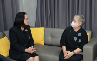 วิริยะประกันภัย มอบรถเข็นวีลแชร์หนุนคุณภาพชีวิตผู้ป่วย รพ.ตากสิน