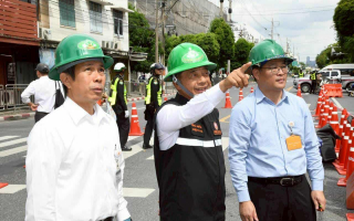 MEA ลงพื้นที่ตรวจสอบเหตุถนนทรุด บริเวณหน้า รพ.วชิรพยาบาล เร่งฟื้นฟู